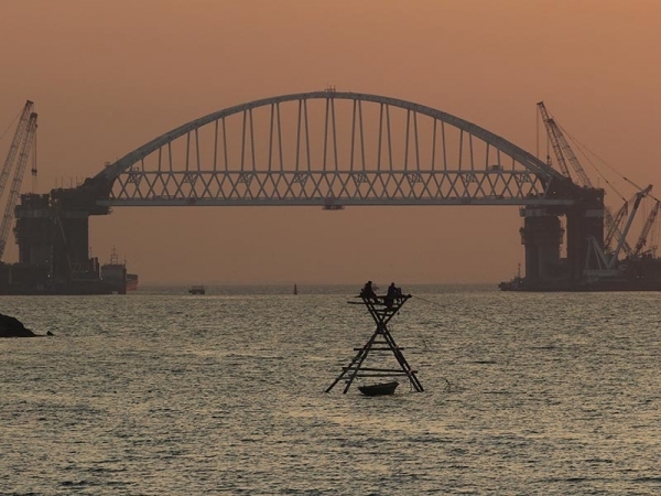 На мосту в Крым тестируют систему управления движением