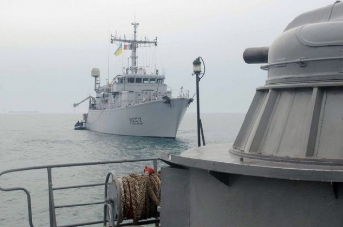 Корабль ВМС Украины зашел в зону российских учений в Черном море