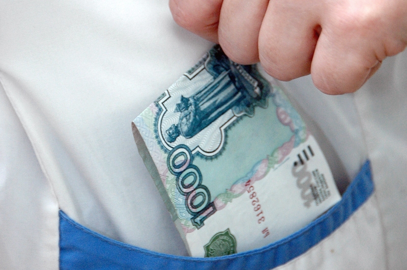 Зарплата медработников в Крыму