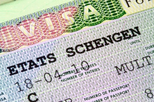 ЕС не будет ставить визы крымчанам в паспорта