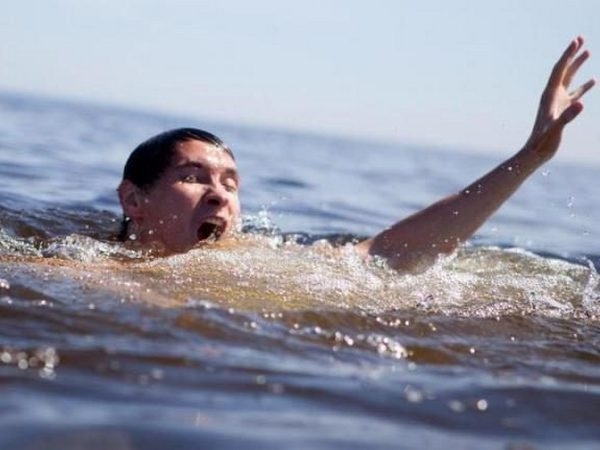 В Межводном чуть не утонул мужчина