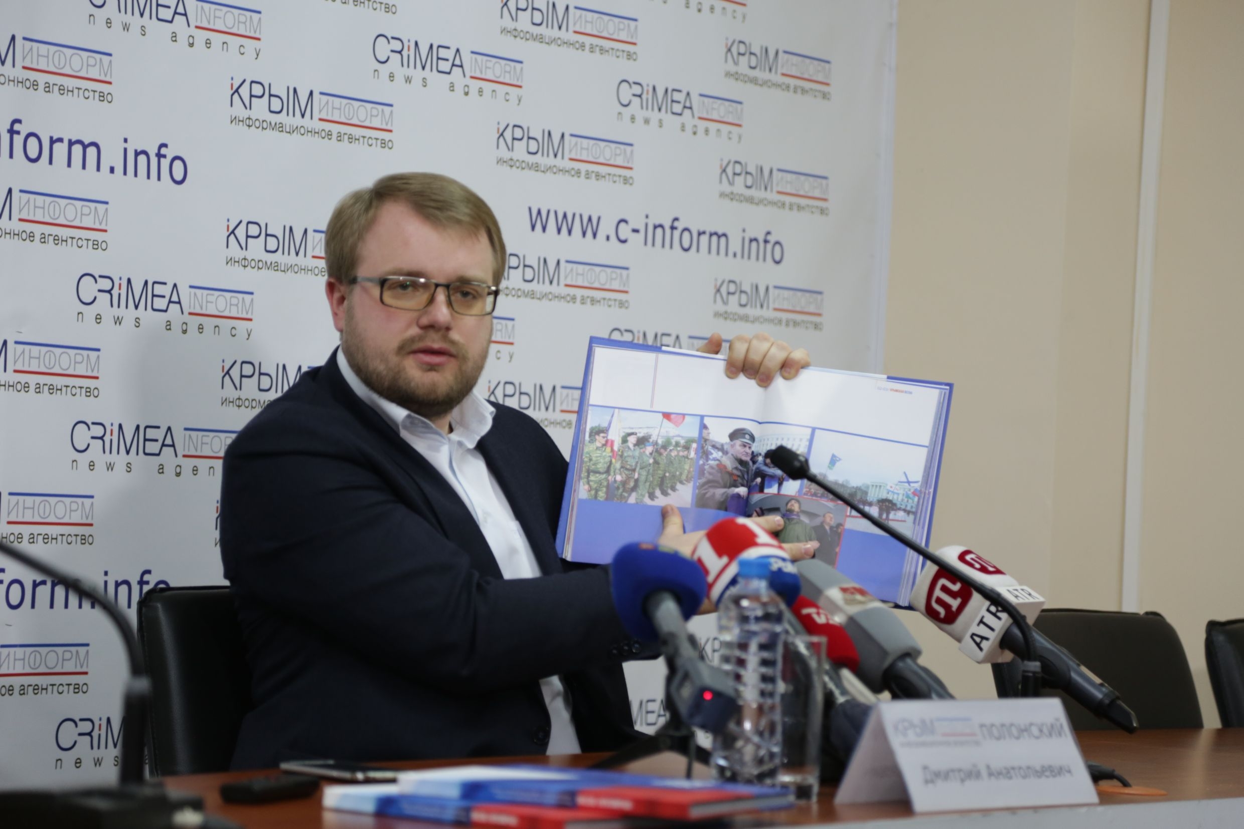 Дмитрий Полонский презентовал фотоальбом, посвященный событиям «Крымской весны»