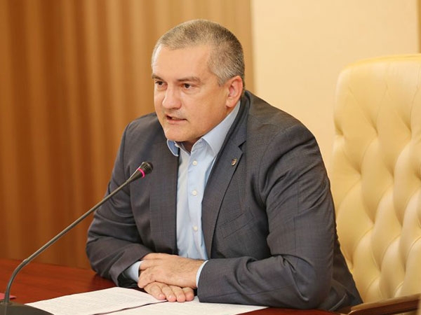  Сергей Аксёнов поручил уволить должностных лиц, которые системно занимались отписками и не желали разбираться в проблемах граждан