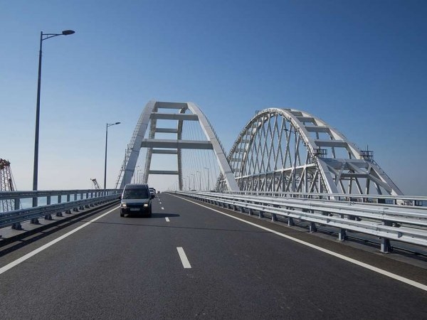По Крымскому мосту проехало 5 миллионов машин