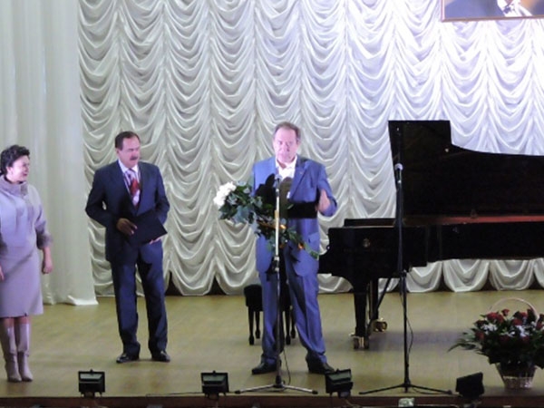 Министр культуры Крыма вручила награды Лауреатам XI Международного конкурса молодых пианистов имени Алемдара Караманова